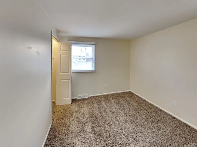 Foto del edificio - 333 E Center St