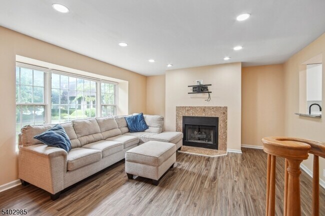 Foto del edificio - 4 Tow Path Cres