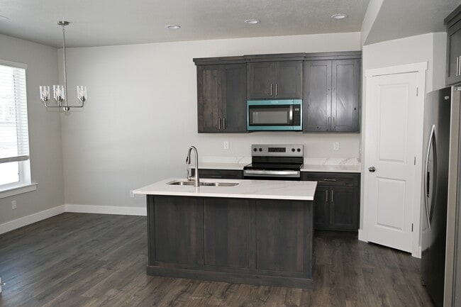 Building Photo - 2254 1180 W