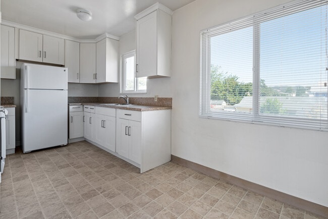 Building Photo - 1480 Santa Rosa St