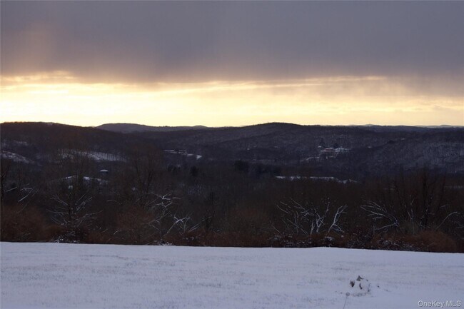 Foto del edificio - 249 Starr Ridge Rd