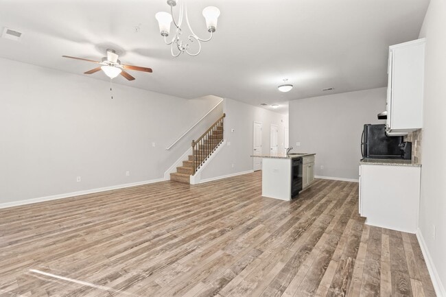 Building Photo - 3 bed 2.5 bath Townhome in Jonesboro!