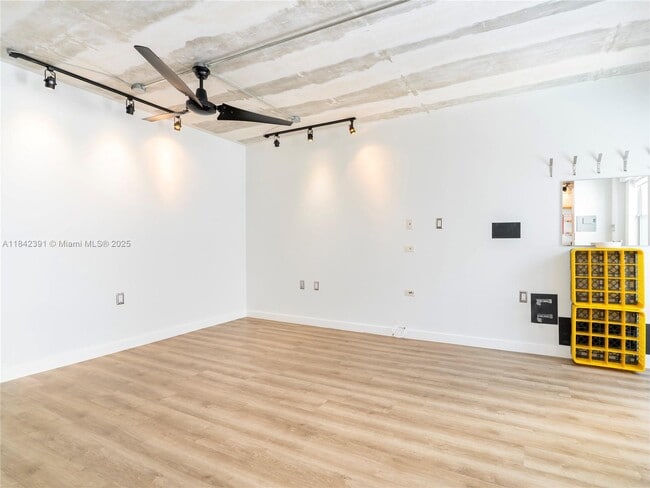 Building Photo - 1545 Euclid Ave