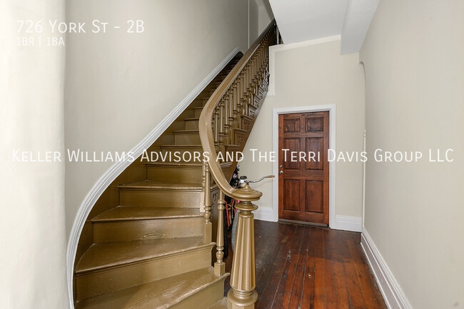Building Photo - 726 York St - 2B
