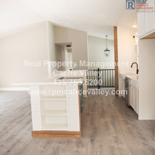 Building Photo - Stunning 4 br. newly remodeled home located on the East Bench of Logan!