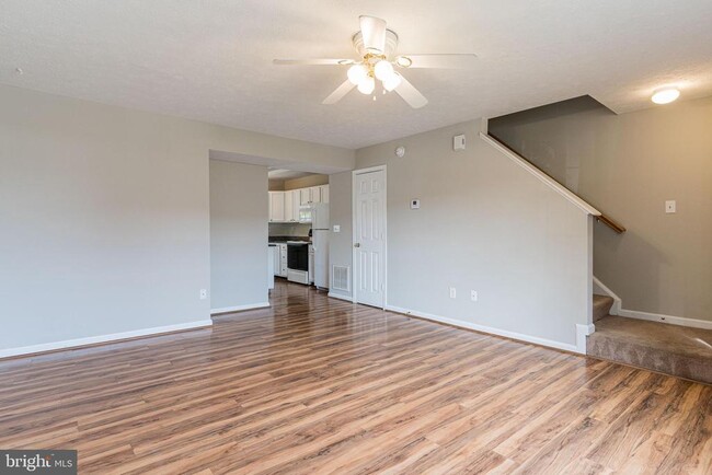 Building Photo - 9812 W Midland Way