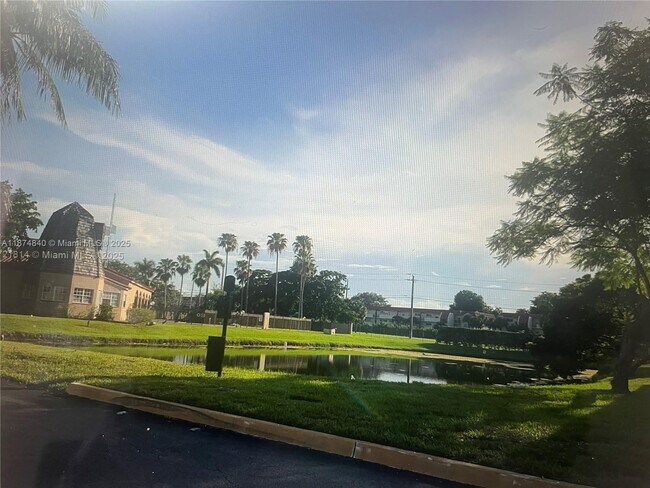 Foto del edificio - 8710 SW 3rd St