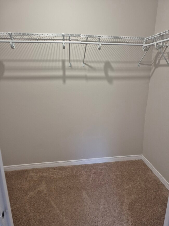 Building Photo - 76 Roehampton Av