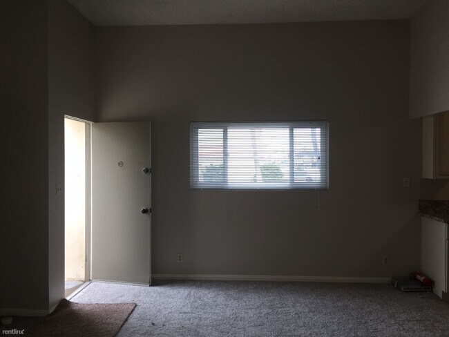 Foto del edificio - Studio, 1 bath House - 16845 S. Pacific