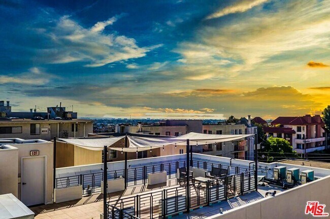 Foto del edificio - 1261 Stoner Ave