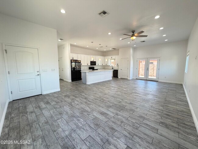 Foto del edificio - 3329 E Glenn St