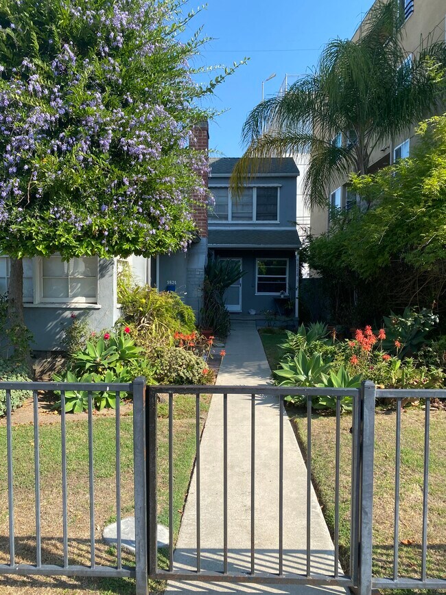 Front - 9826 Vidor Dr