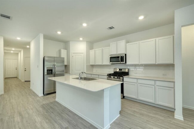 Building Photo - 1300 Acorn Oak Dr