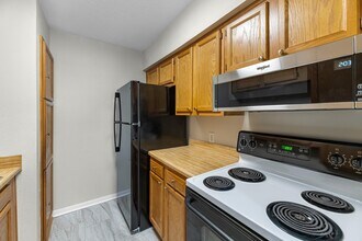 Building Photo - 1900 Bay Area Blvd