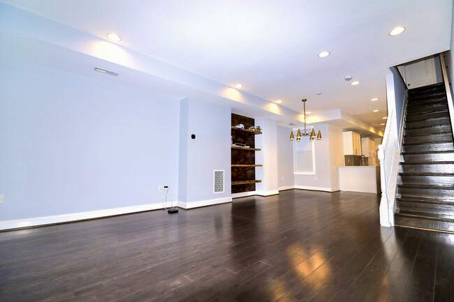 Living and dining area - 1110 K St NE