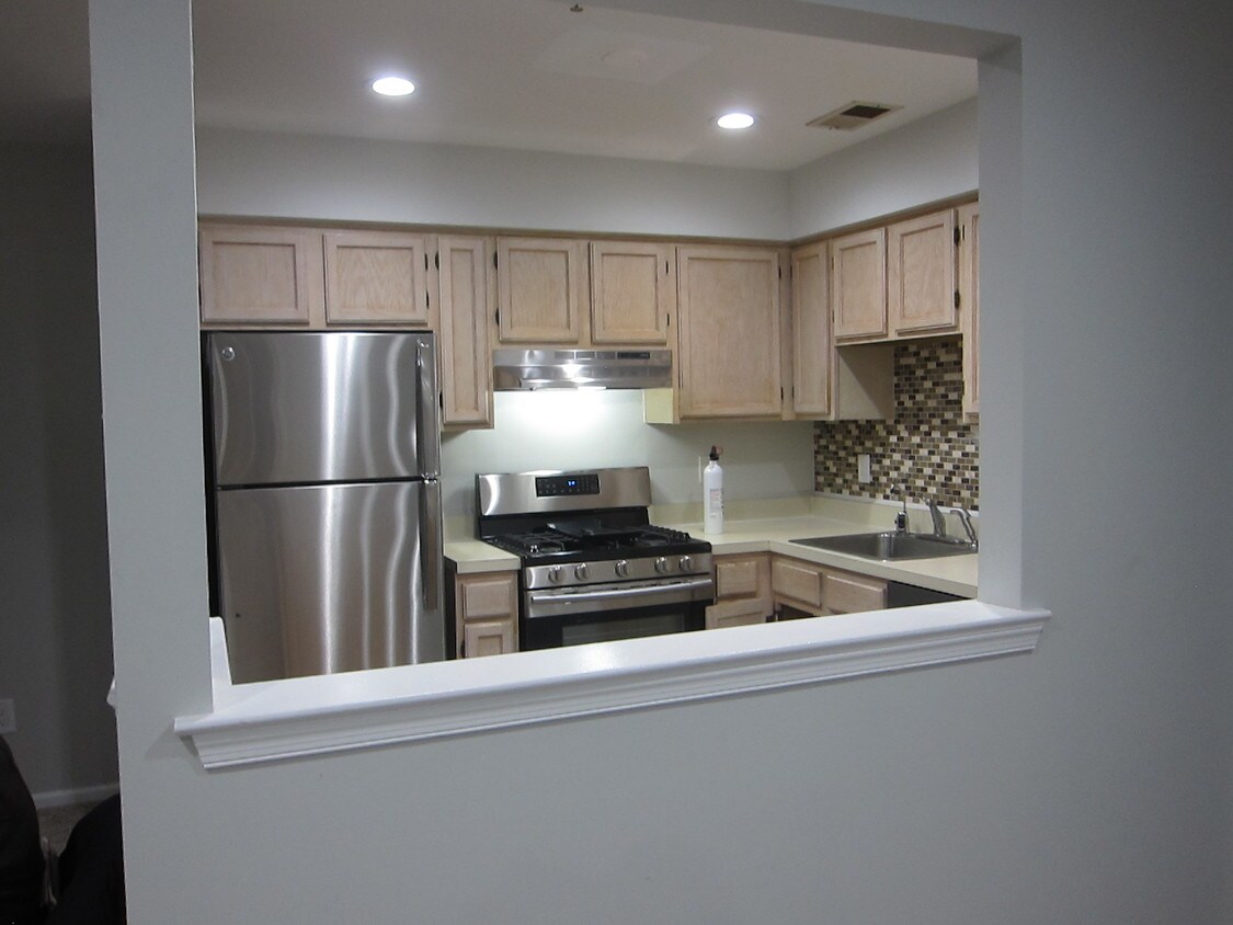 1532 Waterford Dr, Edison, NJ 08817 Condo for Rent in Edison, NJ