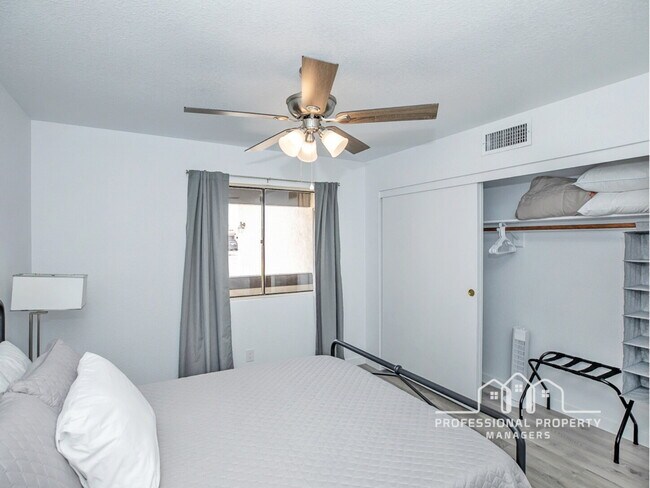 Foto del edificio - 3-bedroom, 2-bathroom home in Yuma Corona