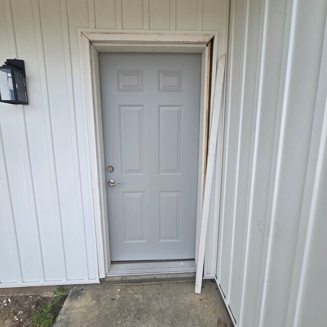 Building Photo - Partial Utilities Included - Newly Remodel...