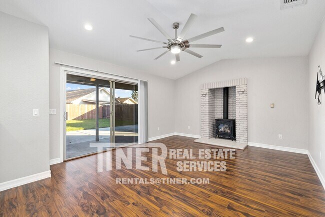 Foto del edificio - 3 bedroom, 2 bathroom, 2 car garage Antelo...