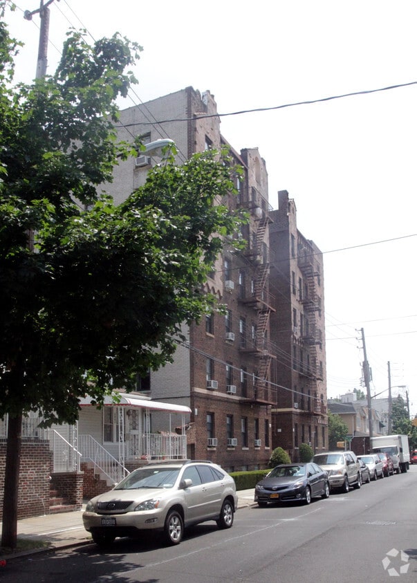 1985 E 15th Street - 1985 E 15th St