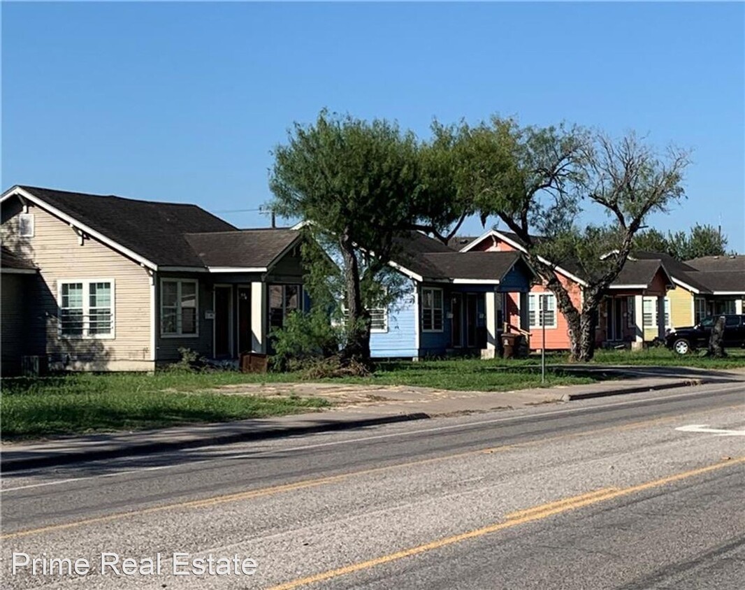 Building Photo - 2 br, 1 bath House - 513 W Santa Gertrudis St