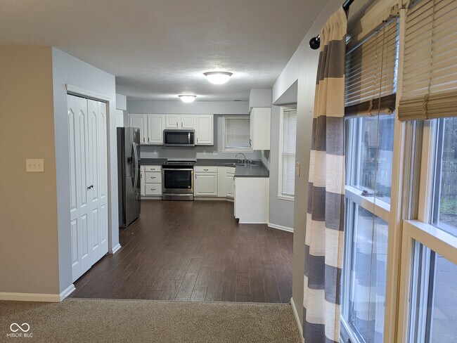 Foto del edificio - 7617 Willow Ridge