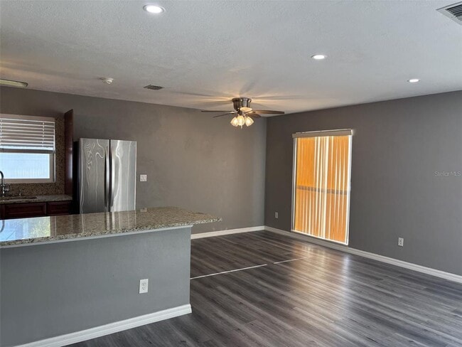 Foto del edificio - 4940 Shell Stream Blvd