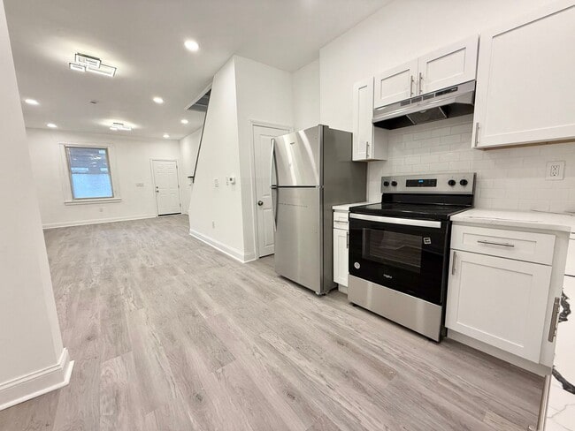 Building Photo - Recently Renovated 3-Bed, 2-Bath Home in W...