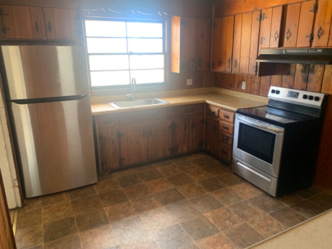 Building Photo - 3938 Pheasant Dr