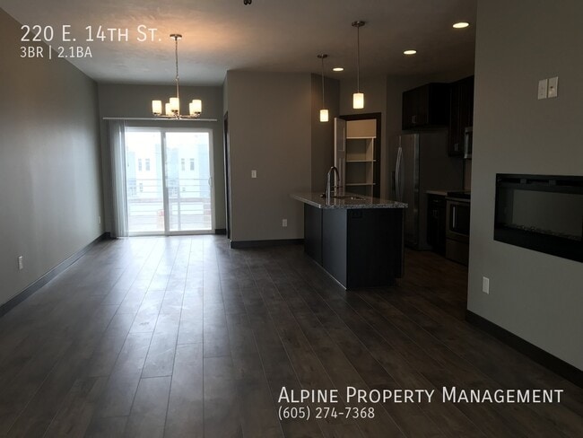Building Photo - 3 Bed/2.5 Bath Townhome in Downtown Sioux ...