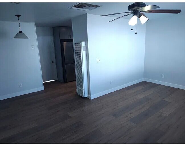 Foto del edificio - 44136 Division St