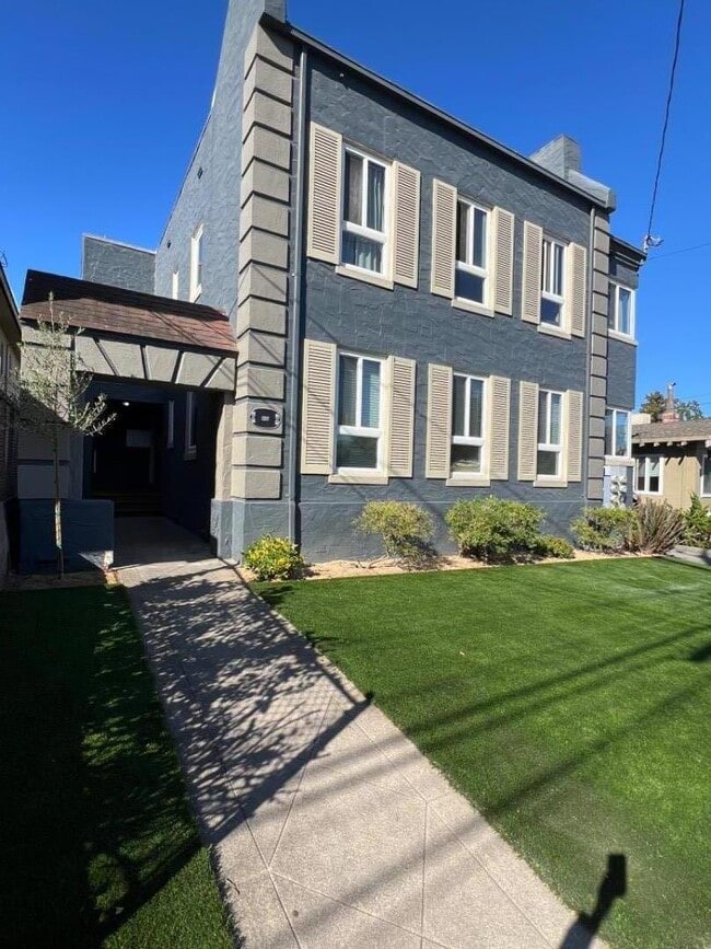 Building Photo - 1217 Capuchino Ave