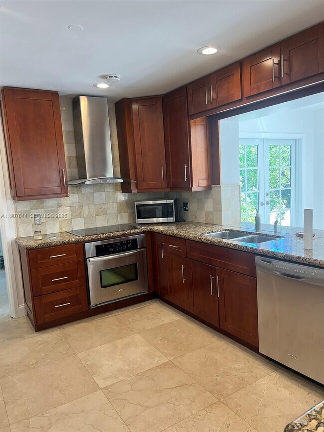 Foto del edificio - 12525 Bernal St