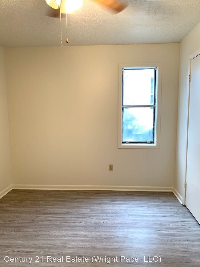 Building Photo - 2 br, 1 bath House - 711 Vine #2