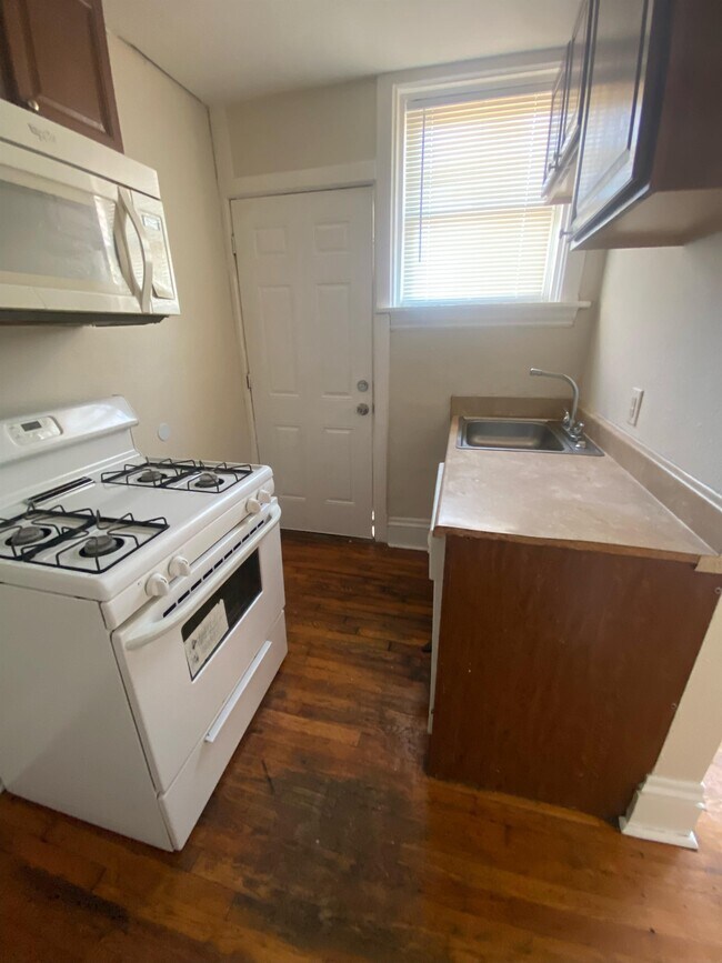 Foto del edificio - 4908 W Florissant Ave