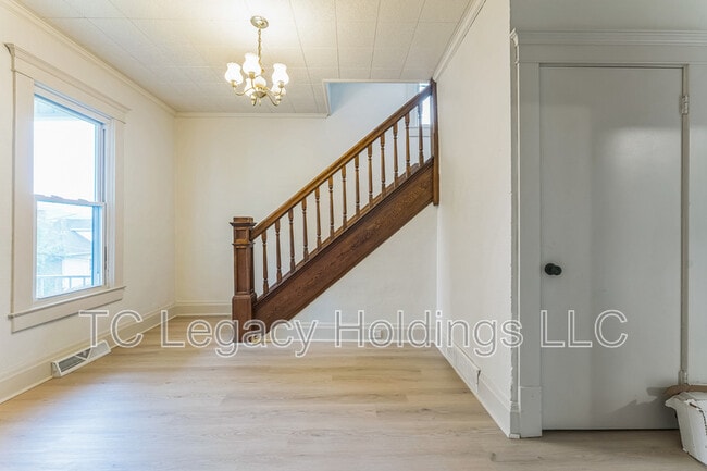 Building Photo - 513 Wilson St