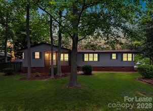 Building Photo - 120 Stepaside Ln
