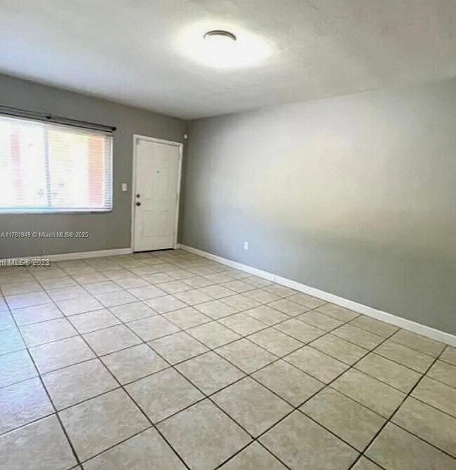 Foto del edificio - 3401 SW 11th St