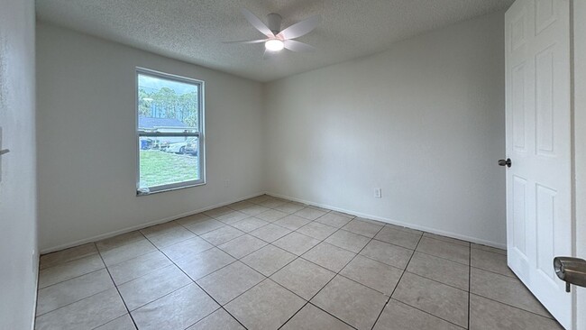 Building Photo - 7059 Brentford Rd