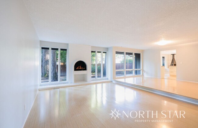 Foto del edificio - Charming One Level Home In The Four Season...