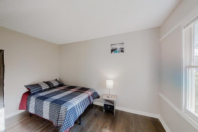 North Hairston | Hickory Hills Estates Home just an 8-minute walk to the transit stop at N Hairst... - North Hairston | Hickory Hills Estates Home just an 8-minute walk to the transit stop at N Hairst...