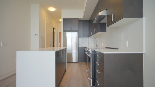 Building Photo - 8960-8960 Jane St