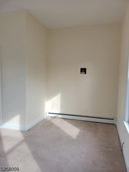 Foto del edificio - 744 Ringwood Ave