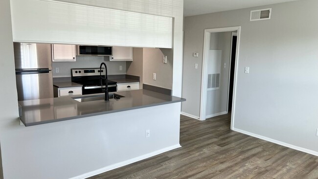 Enjoy stunning upgraded finishes in select apartment homes. - Avana Fieldstone