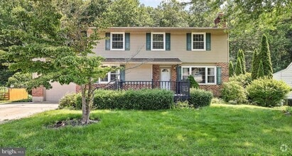 Building Photo - 13 Sturbridge Dr