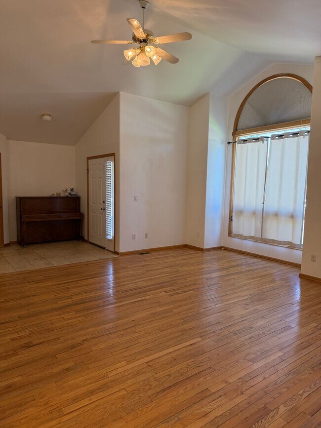 Building Photo - 460 Palmetto Dr