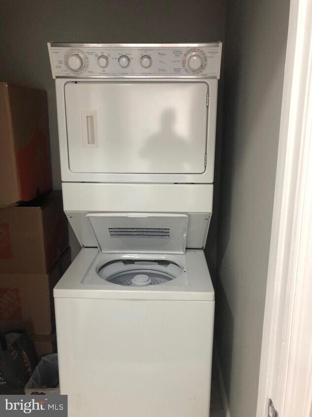 200 Kedron Ave Unit A, Folsom, PA 19033 Room for Rent in Folsom, PA