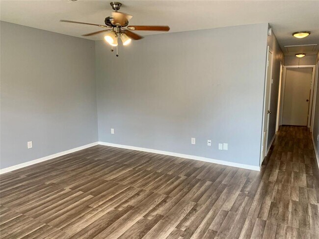 Building Photo - 2336 N Pearland Ave