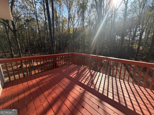 Building Photo - 212 Regal Way W