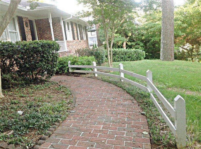 Foto del edificio - 410 Montevallo Dr NE